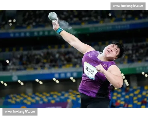 青岛田径赛巩立姣雨中夺金 铅球女皇再展霸气