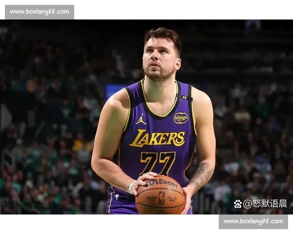 🔥东契奇惊现魔鬼瘦身！球衣号码从 077 缩水成 7，球迷惊呼认不出！🔥