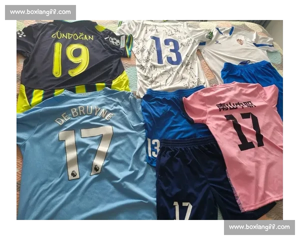 曼城第三球衣惊现银灰荧光绿风暴!百年传统美学遭颠覆